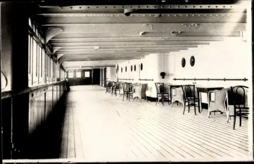 Ak HAPAG Dampfer Albert Ballin, Promenadendeck