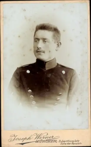 CdV München, Deutscher Soldat in Uniform
