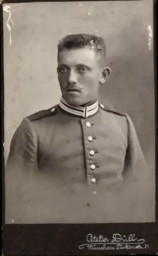 CdV München, Deutscher Soldat in Uniform
