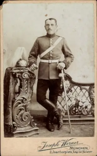 CdV München, Deutscher Soldat in Uniform