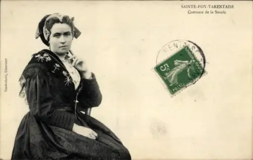 Ak Sainte Foy Tarentaise Savoie, Frau in Volkstracht, Porträt