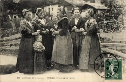 Ak Sainte Foy Tarentaise Savoie, Menschen in Volkstracht