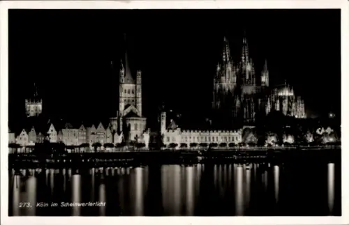 Ak Köln am Rhein, Köln im Scheinwerferlicht, Rhein, Nachtaufnahme, Fotografie