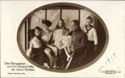 Ak Herzogliche Familie von Sachsen Coburg und Gotha, Carl Eduard, Viktoria Adelheid, Kinder