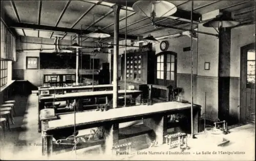 Ak Paris XVI,  Ecole Normale d'Instituteurs, La Salle de Manipulations