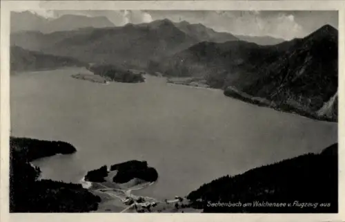 Ak Walchensee Kochel am See, Sachenbach am  Flugaufnahme, See, Berge