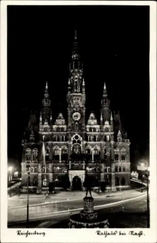 Ak Liberec Reichenberg in Böhmen, Rathaus bei Nacht