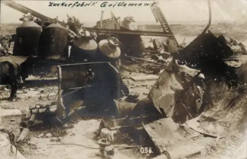 Foto Ak Guillemont Somme, Zuckerfabrik, Kriegszerstörung I. WK