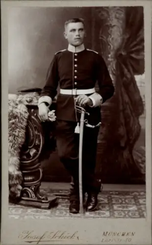 CdV München, Deutscher Soldat in Uniform