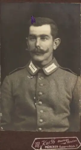 CdV München, Deutscher Soldat in Uniform
