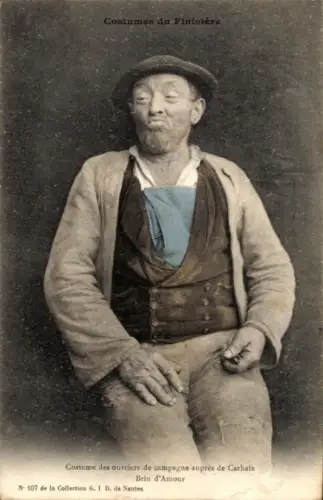 CPA Costumes du Finistère, Costume des ouvriers de campagne auprès de Carhaix, Brin d'Amour