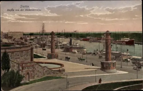 Ak Szczecin Stettin Pommern,  Hafen von der Hakenterrasse, Schiffe, Hafenanlagen