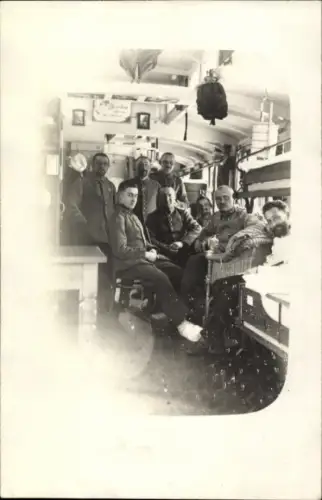 Foto Ak Lazarettzug, Deutsche Soldaten in Uniformen, Gruppenfoto