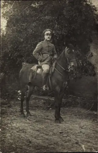 Foto Ak Deutscher Soldat zu Pferde, Porträt in Uniform