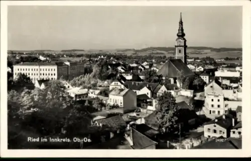 Ak Ried im Innkreis Oberösterreich, Schwarz-Weiß-Bild, Stadtansicht, Kirche, Häuser, Ried im Innk
