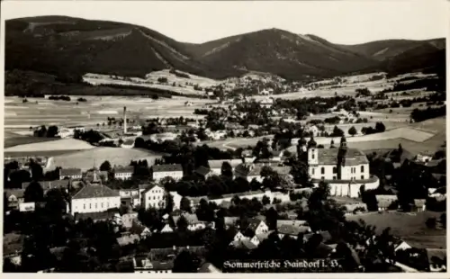 Ak Haindorf in Niederösterreich, Landschaftsaufnahme, Berge, Felder, Häuser, Kirche