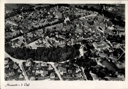 Ak Neumarkt in der Oberpfalz, Luftaufnahme von Neumarkt, viele Häuser, Kirche, Straßen