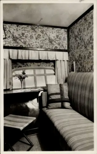 Ak Fahrgastkabine für Tagesgebrauch gerichtet, Innenansicht eines Zeppelins, Luftschiff