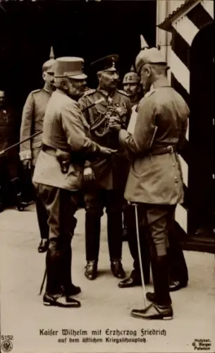 Ak Kaiser Wilhelm II. mit Erzherzog Friedrich auf dem östlichen Kriegsschauplatz, Uniformen