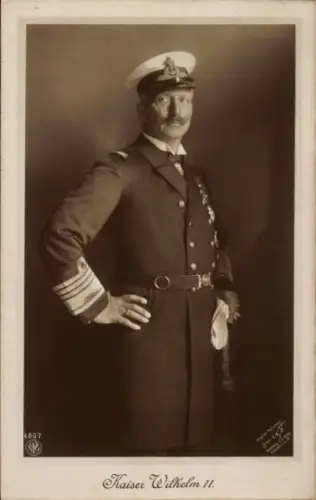 Ak Kaiser Wilhelm II., Standportrait in Marineuniform, NPG 4807