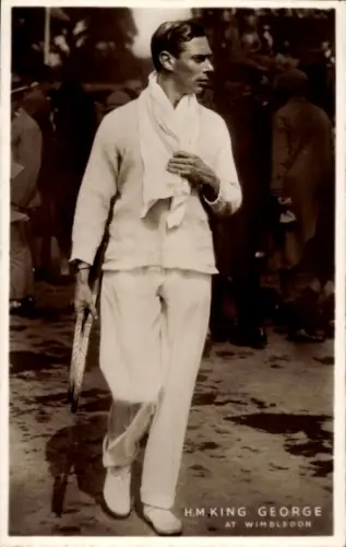 Ak Wimbledon, King George, Portrait mit Tennisschläger