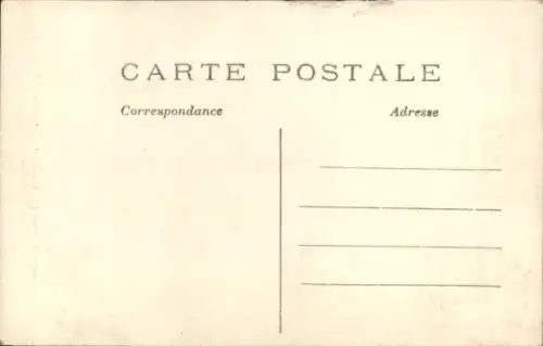 Ak King Georges V speaks with Officers before the depart of troops