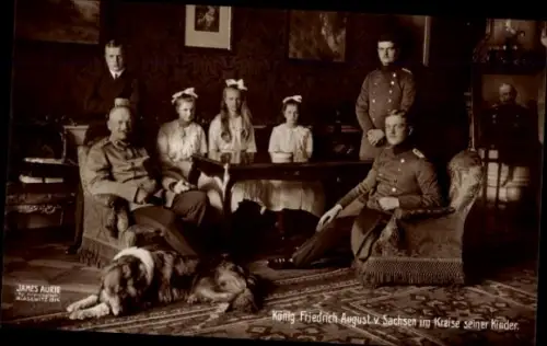 Ak König Friedrich August von Sachsen im Kreise seiner Familie