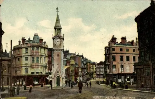 Ak Hastings East Sussex England, Albert Memorial,  Uhrturm, Straßenansicht, Menschen