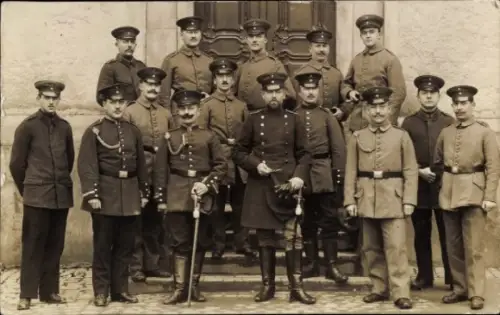 Foto Ak Deutsche Soldaten in Uniformen, Gruppenfoto, Kaiserzeit
