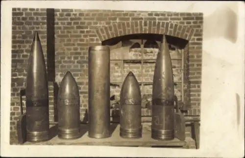 Foto Ak Feindliche Blindgänger, Kriegsbeute