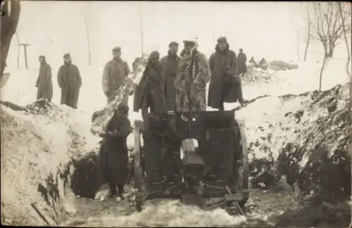 Foto Ak Deutsche Soldaten in Uniformen, Geschütz