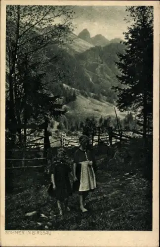 Ak Birgsau Oberstdorf im Oberallgäu, Zwei Mädchen, Berglandschaft