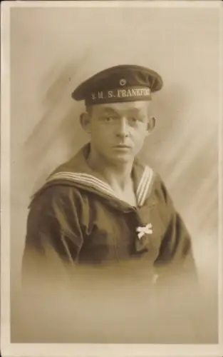 Foto Ak Deutscher Matrose in Uniform, Paul, Mützenband SMS Frankfurt, Kaiserliche Marine