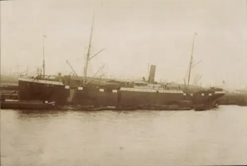 Foto Frachtdampfer Isis im Hafen