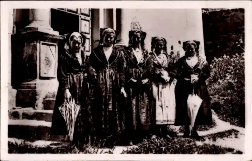 Ak Peisey Nancroix Savoie, Frauen in Volkstrachten