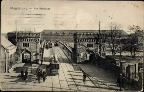 Ak Magdeburg an der Elbe,  Am Brücktor, Straßenbahn, Brücke,  Gebäude