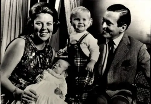 Ak Prinzessin Beatrix der Niederlande, Claus von Amsberg, Prinz Willem Alexander, Prinz Johan Friso