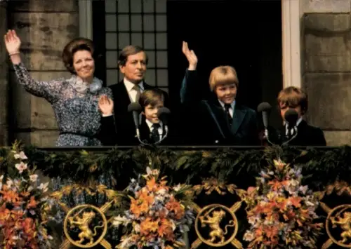 Ak De Nieuwe koninklije familie op het Balkon, Paleis