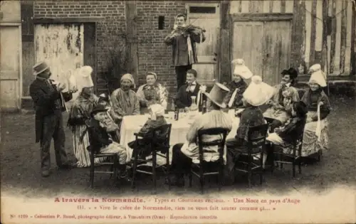 Ak A travers la Normandie, Personen in Trachten