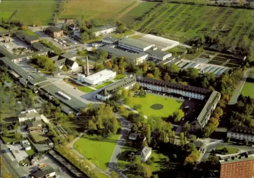 Ak Köln am Rhein, Luftaufnahme einer Werksanlage, Arzneipflanzenkulturen, Dr. Madaus & Co., Köln