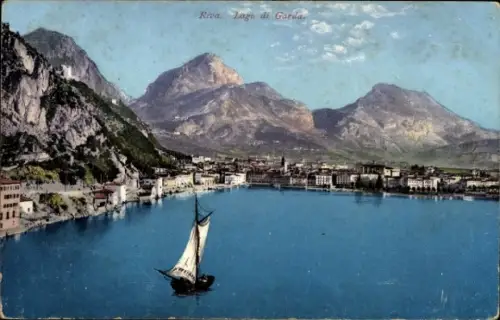 Ak Riva del Garda Trentino, Blick auf den Lago di Garda, Segelboot, Berge, Riva