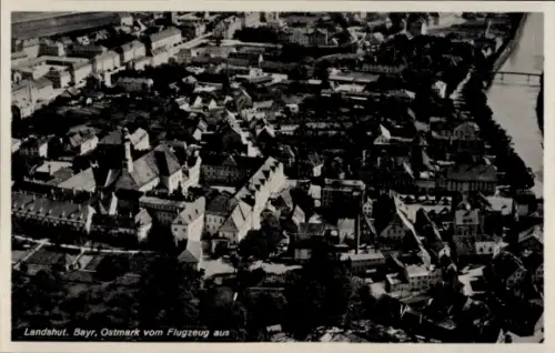 Ak Landshut in Niederbayern, Luftaufnahme von  Ostmark, Häuser, Straßen, Bäume