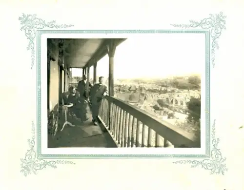 Foto Uzerche Corrèze, Gesamtansicht, Menschen, Terrasse