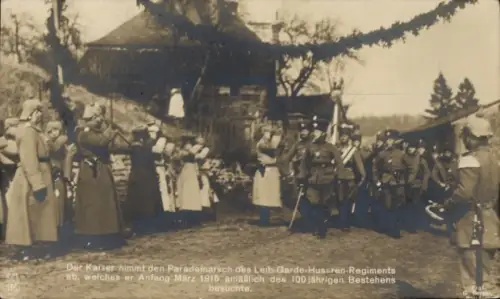 Ak Kaiser Wilhelm II. nimmt den Parademarsch des Leib-Garde-Husaren-Regiments ab