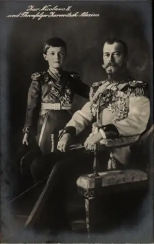 Ak Zar Nikolaus II. von Russland mit Sohn Zarewitsch Alexei, Portrait, Uniform, Orden