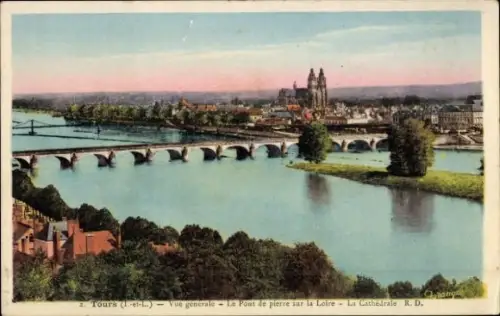 Ak Tours Indre et Loire, Flusslandschaft, Steinbrücke, Kathedrale, Stadtansicht, Loire