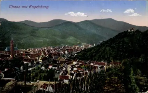 Ak Thann Elsass Haut Rhin, Thann mit Engelsburg, Berglandschaft, Stadtansicht