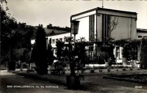 Ak Bad Schallerbach in Oberösterreich, Kurhaus  Garten mit Palmen, Sitzgelegenheiten, Laterne