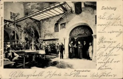 Ak Salzburg in Österreich, Peterskeller,  Menschenmenge, Innenansicht,  Atmosphäre