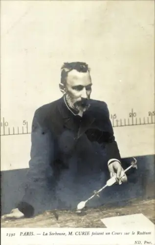 Ak Paris, Universität Sorbonne, Pierre Curie hält einen Vortrag über Radium